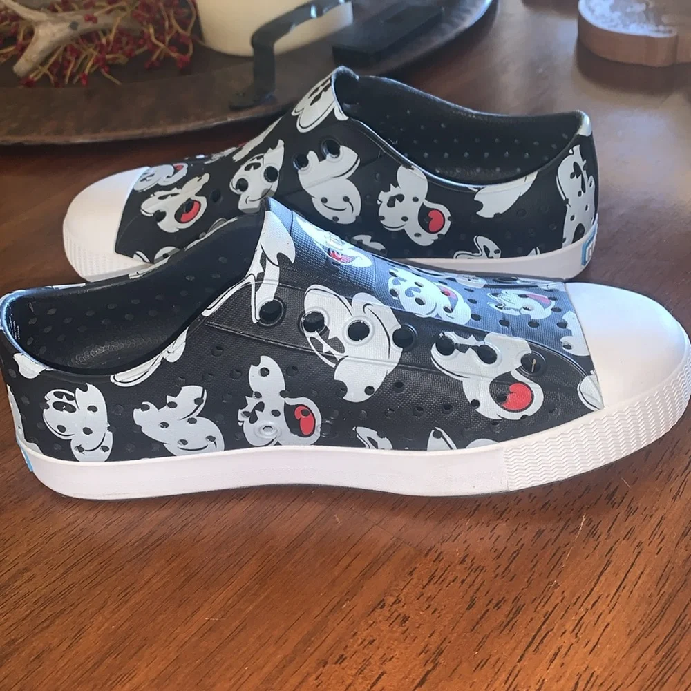 NATIVE DISNEY BLACK MICKEY UNISEX SHOES WOMENS 7 MENS 5